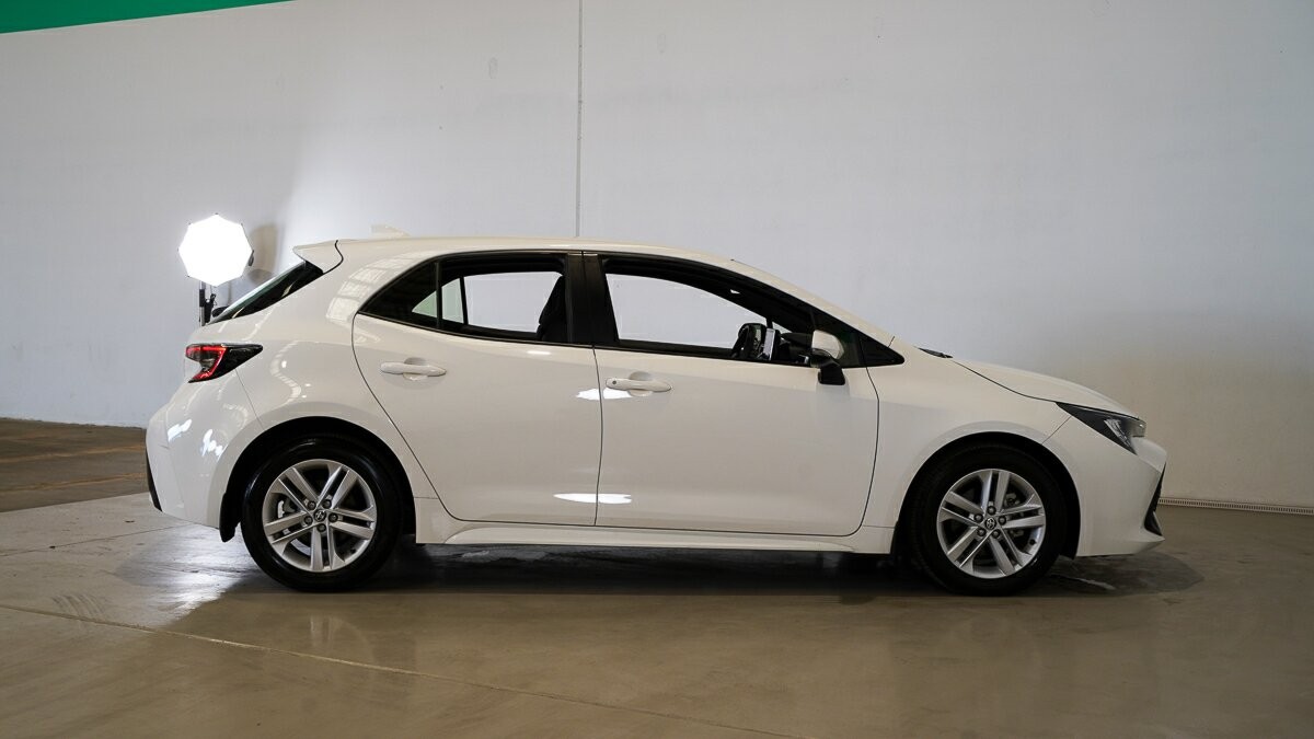 Toyota Corolla image 3