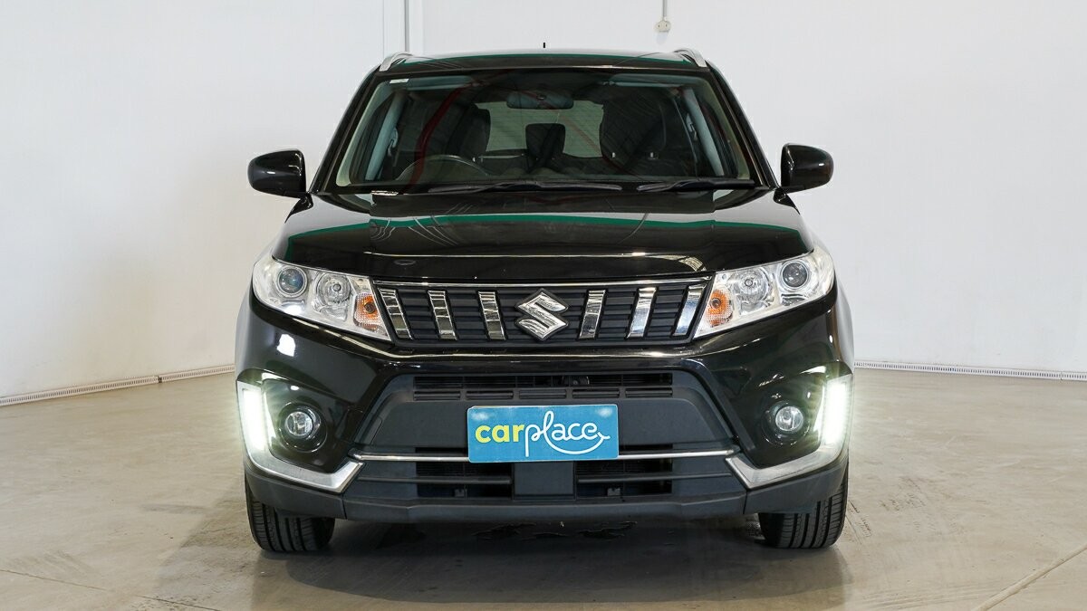 Suzuki Vitara image 2