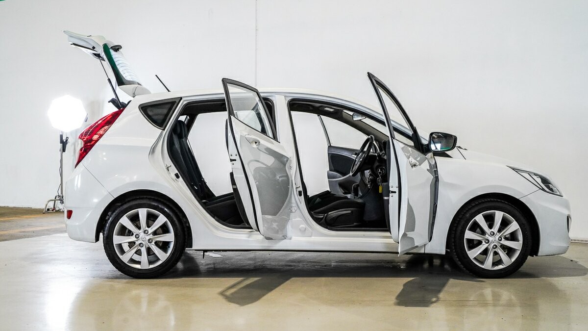 Hyundai Accent image 4