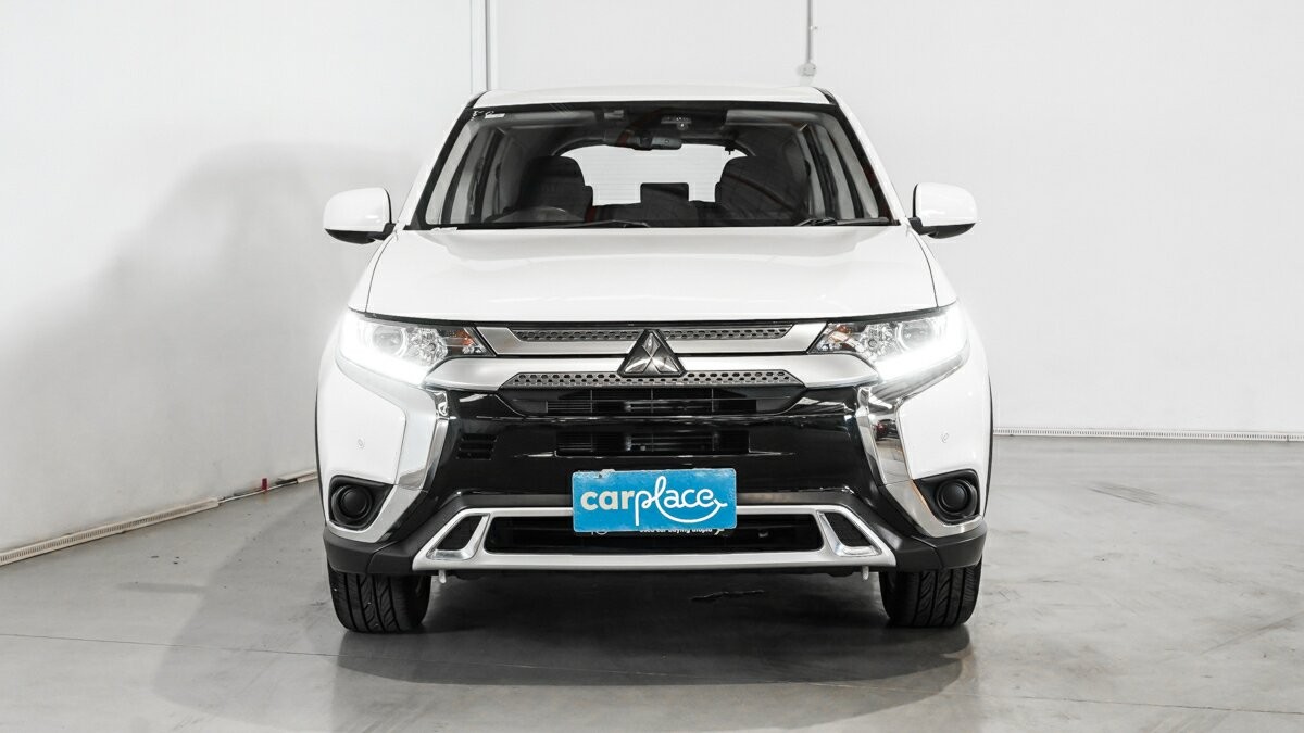 Mitsubishi Outlander image 2