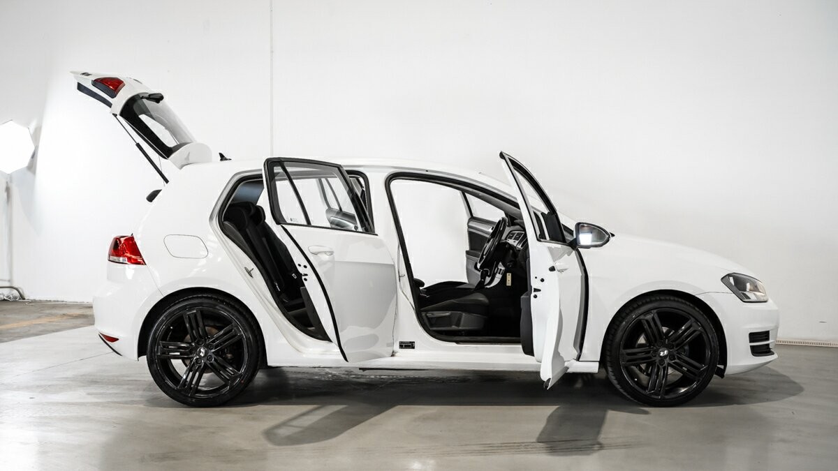 Volkswagen Golf image 4