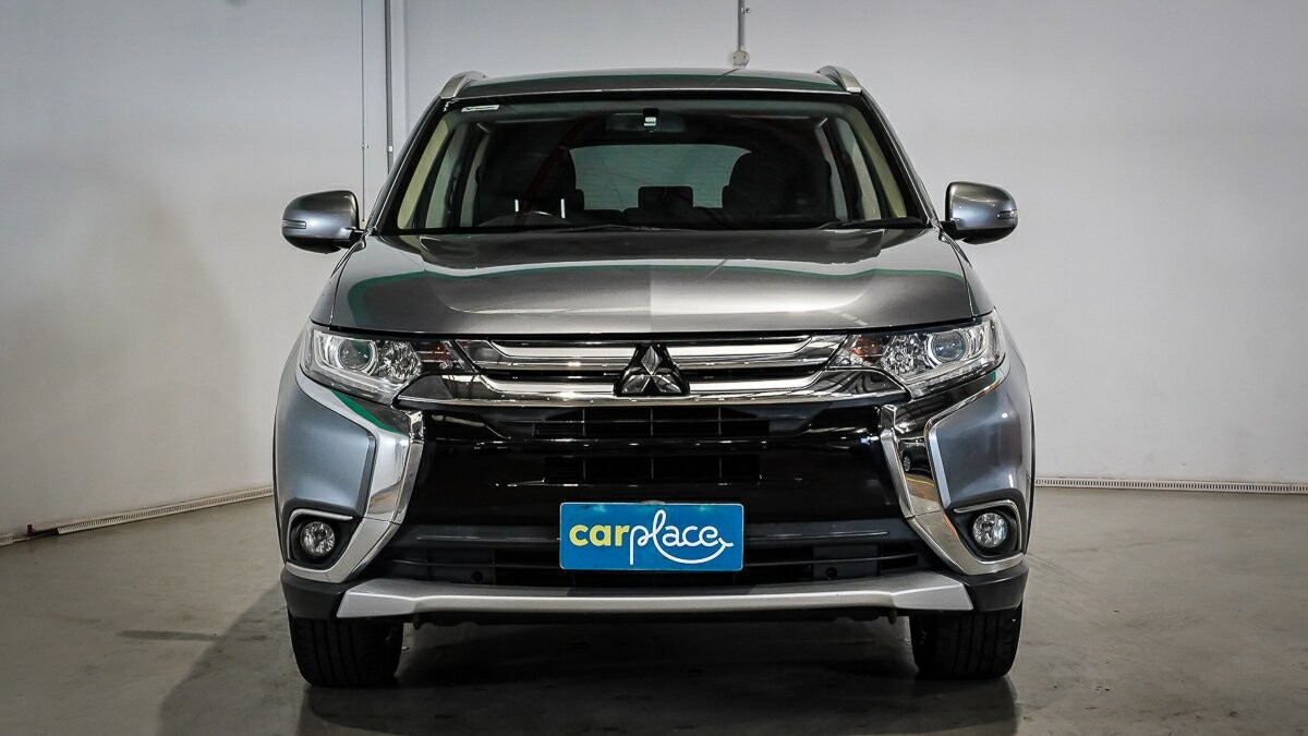 Mitsubishi Outlander image 2