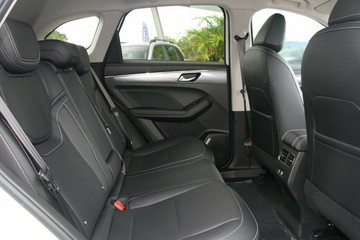 https://vehicle-cdn.autoleague.cloud/34486_814650_6.jpg