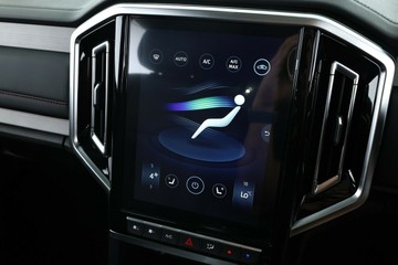 https://vehicle-cdn.autoleague.cloud/34487_70297300_23.jpg