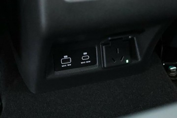 https://vehicle-cdn.autoleague.cloud/34487_70297300_36.jpg