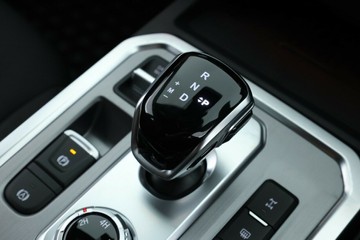 https://vehicle-cdn.autoleague.cloud/34487_70303400_28.jpg