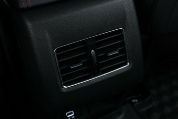 https://vehicle-cdn.autoleague.cloud/34487_70303400_36.jpg