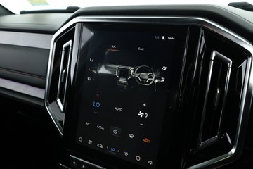 https://vehicle-cdn.autoleague.cloud/34487_70365900_23.jpg