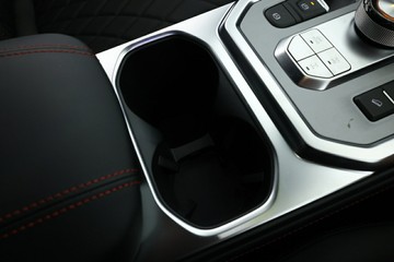 https://vehicle-cdn.autoleague.cloud/34487_70365900_27.jpg