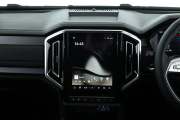 https://vehicle-cdn.autoleague.cloud/34487_70365900_33.jpg