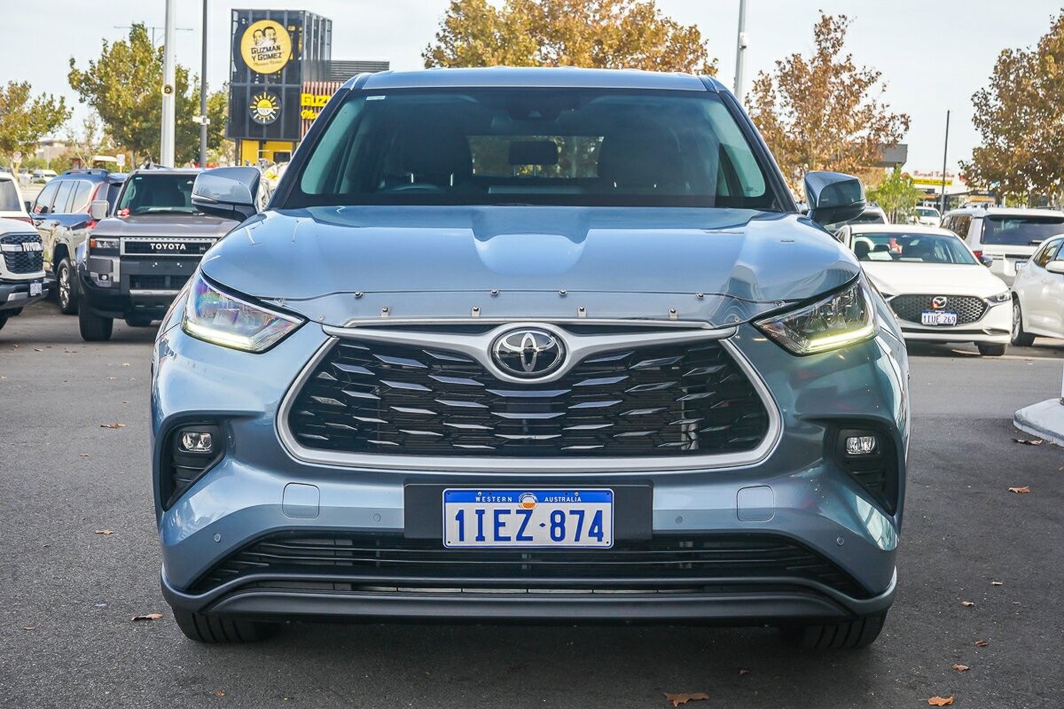 Toyota Kluger image 3
