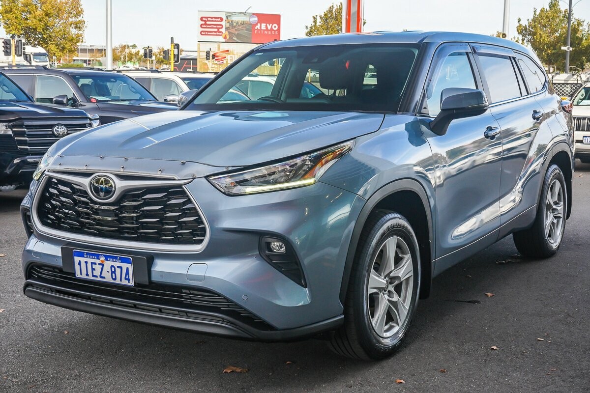 Toyota Kluger image 4