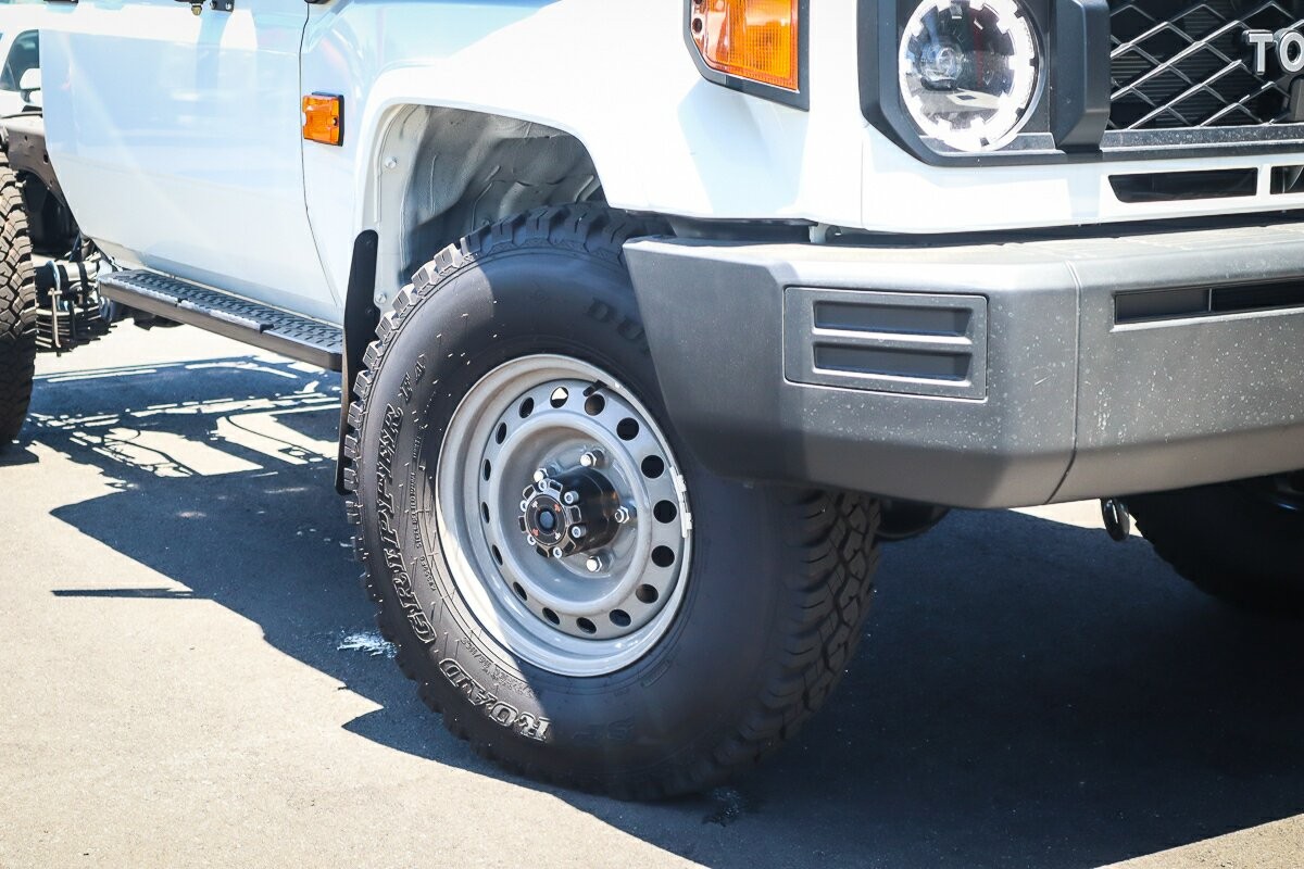 Toyota Landcruiser image 2