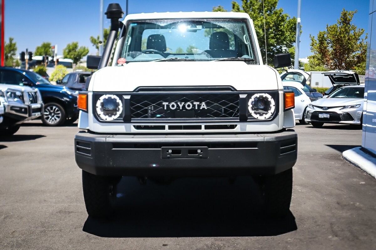 Toyota Landcruiser image 3
