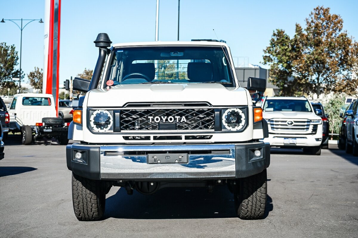 Toyota Landcruiser image 3