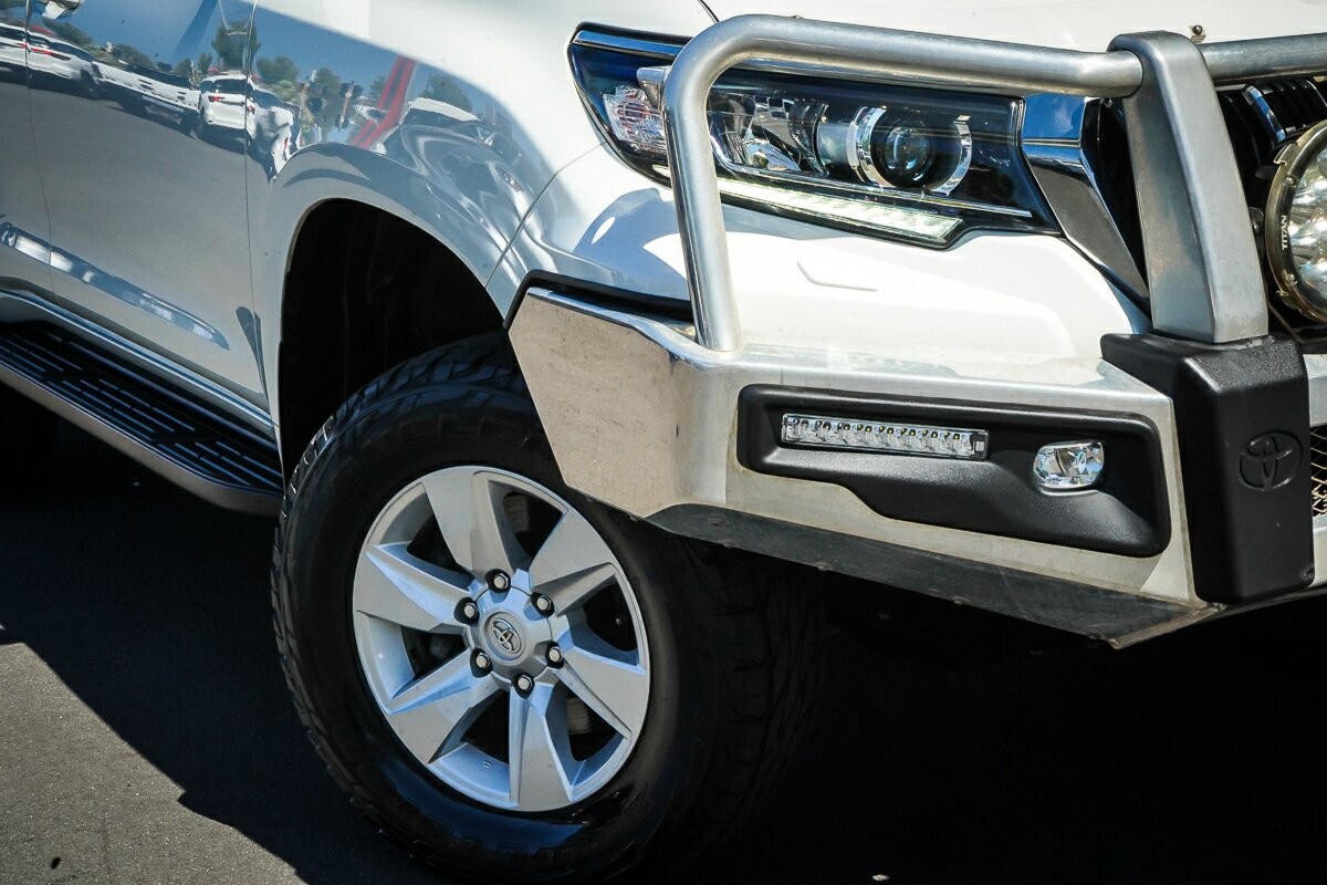 Toyota Landcruiser Prado image 2