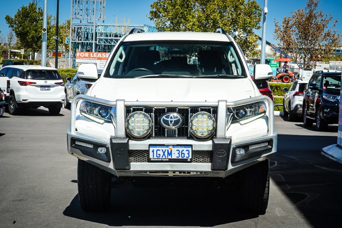 Toyota Landcruiser Prado image 3