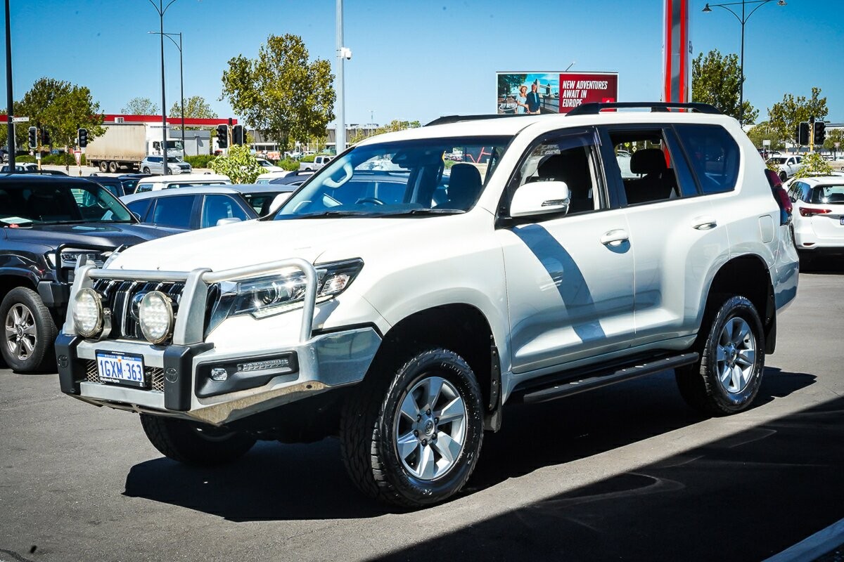 Toyota Landcruiser Prado image 4