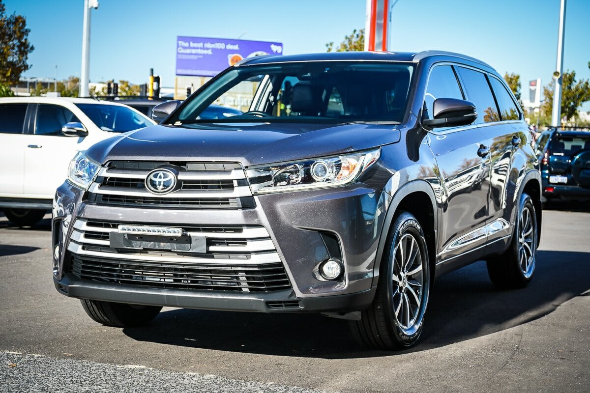 Toyota Kluger image 4