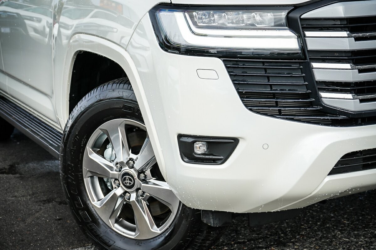Toyota Landcruiser image 2