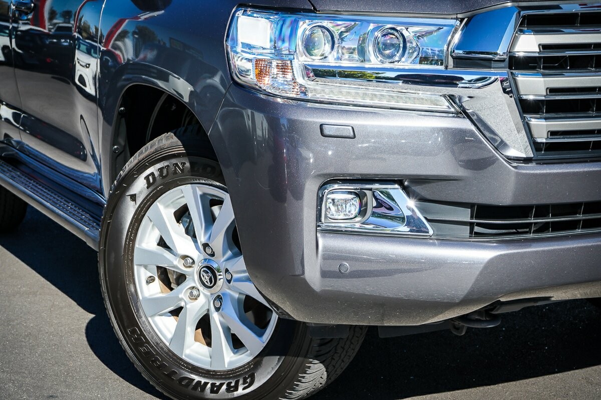 Toyota Landcruiser image 2