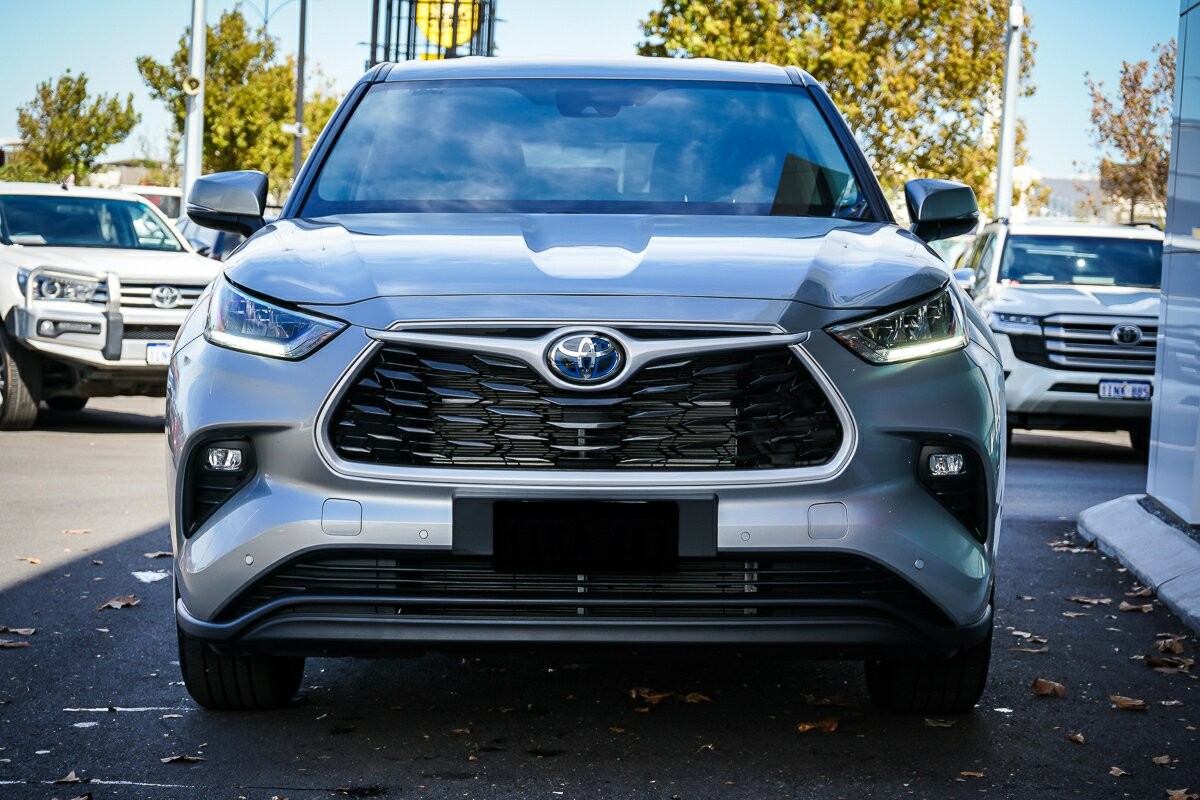 Toyota Kluger image 3