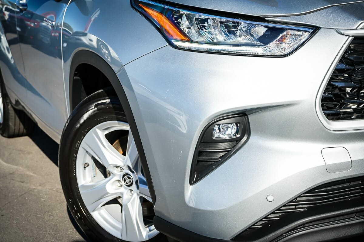 Toyota Kluger image 2