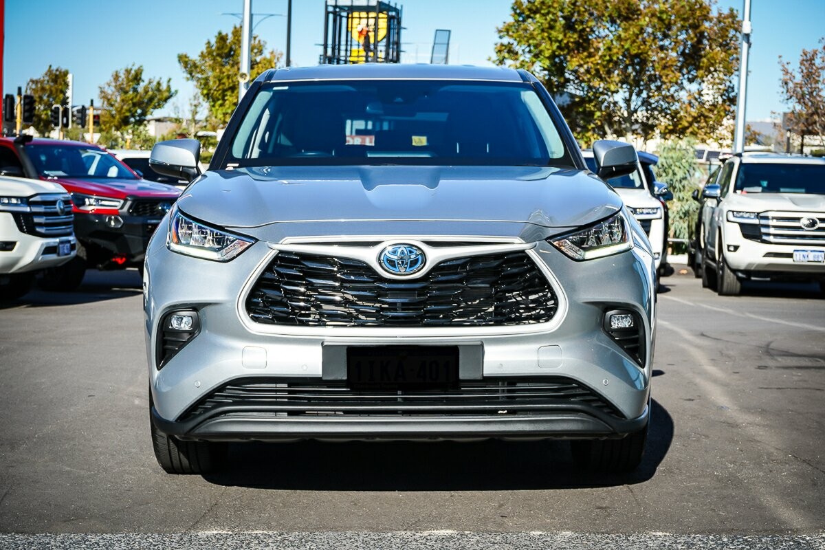 Toyota Kluger image 3