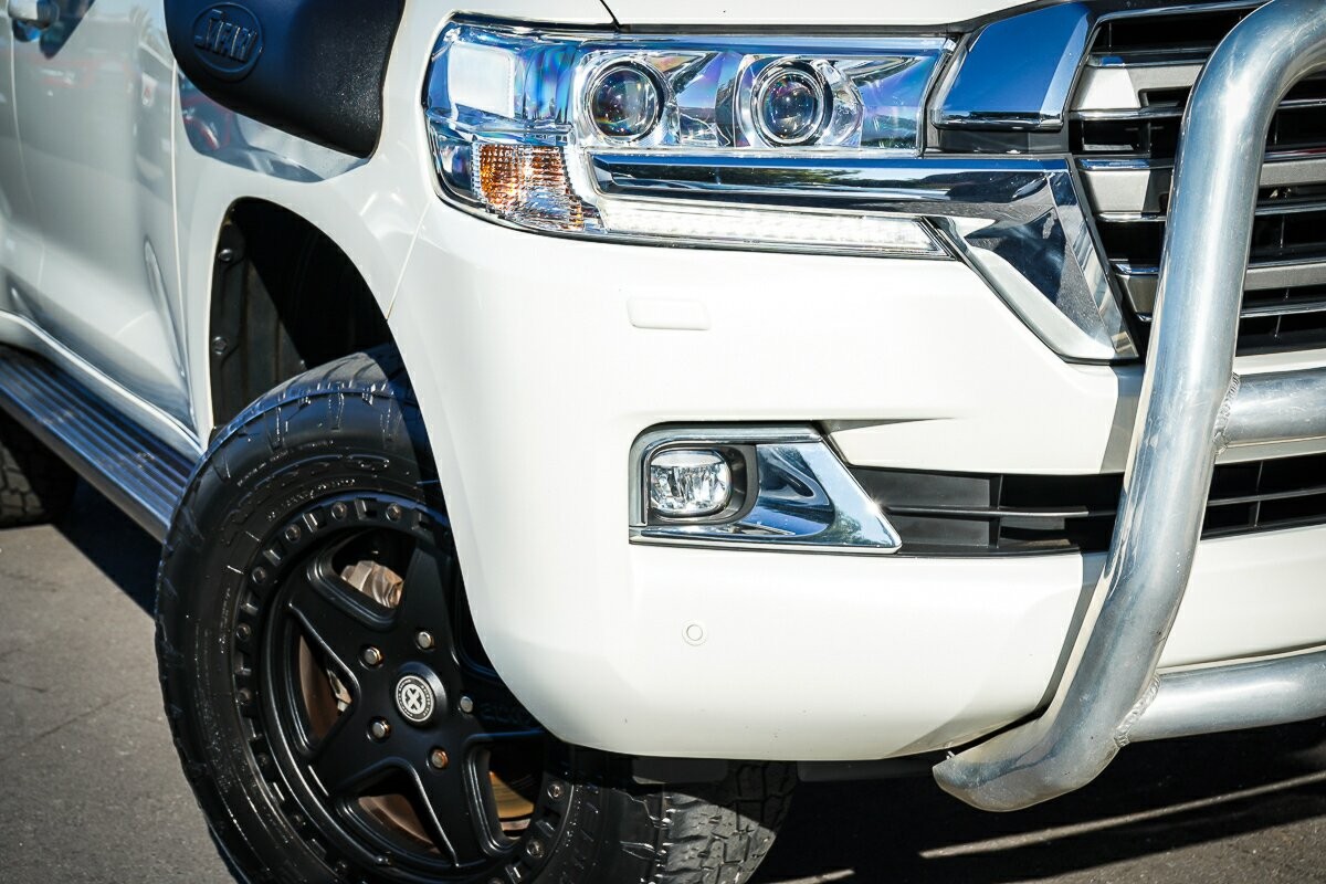 Toyota Landcruiser image 2