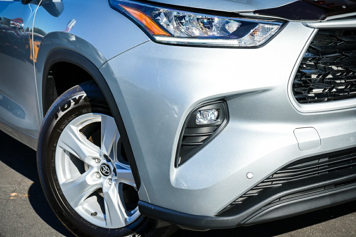 Toyota Kluger image 2