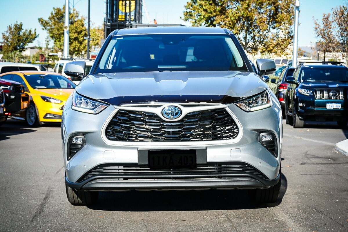 Toyota Kluger image 3