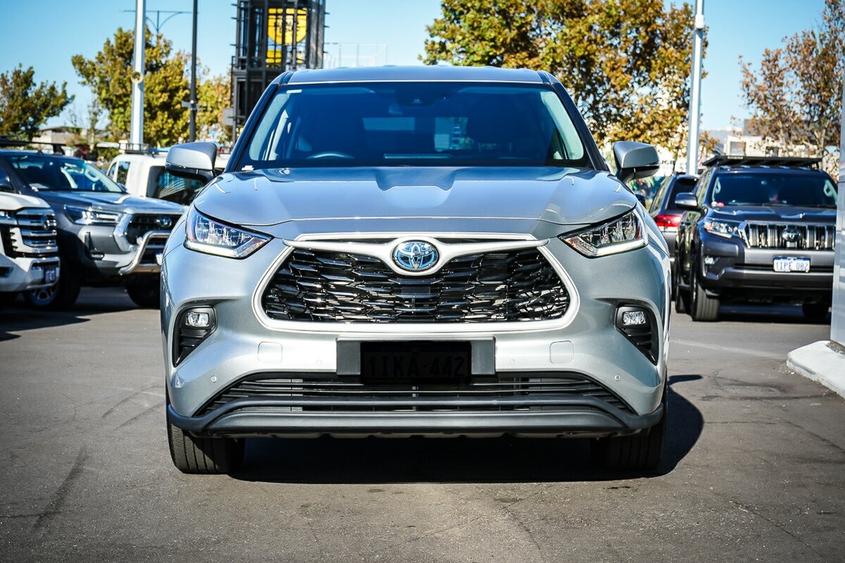 Toyota Kluger image 3