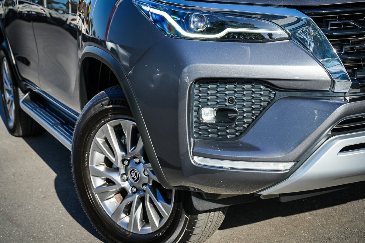 Toyota Fortuner image 2