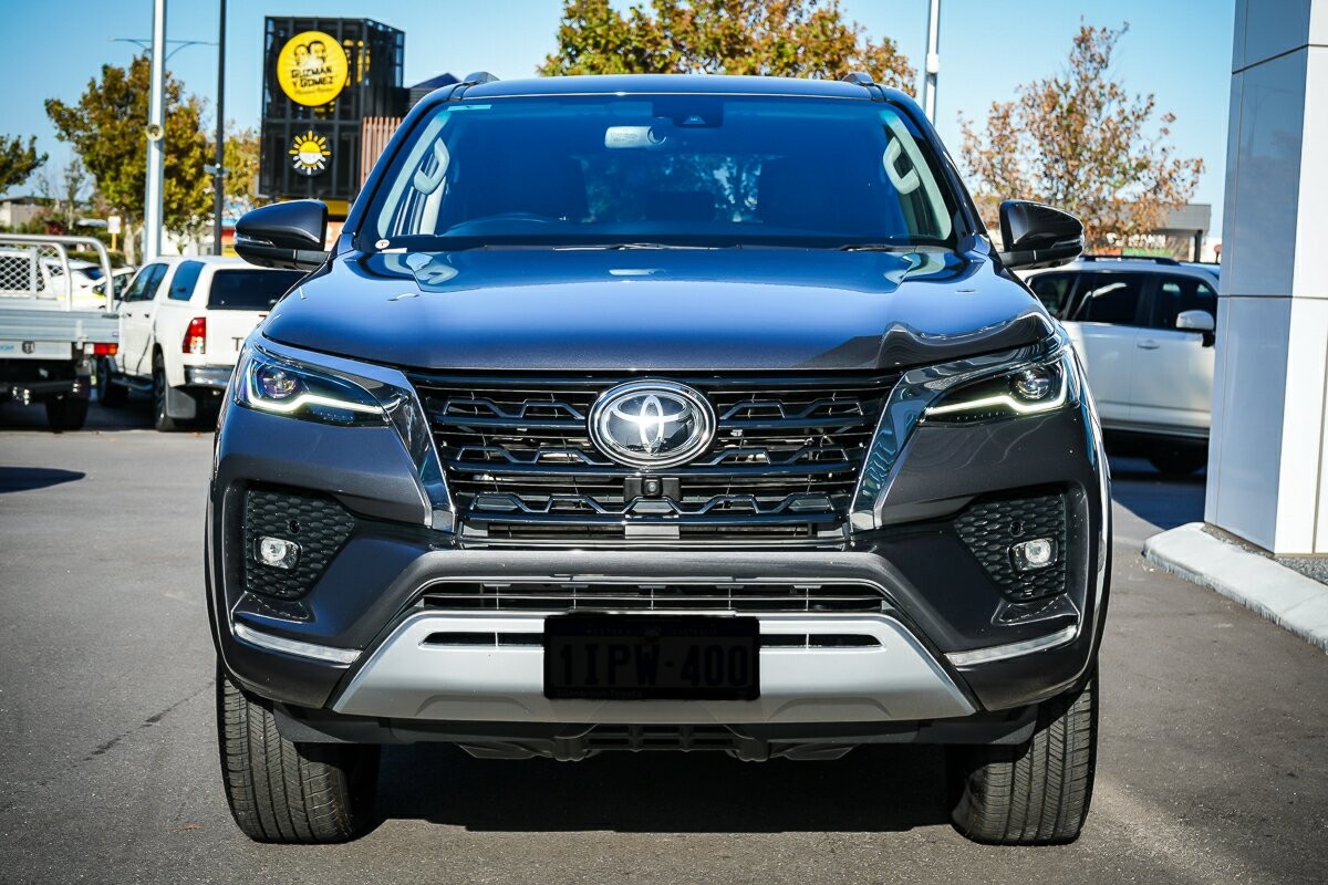 Toyota Fortuner image 3