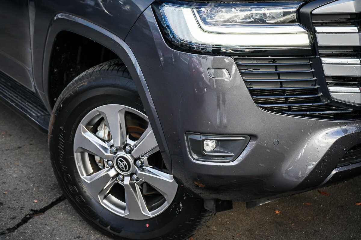 Toyota Landcruiser image 2