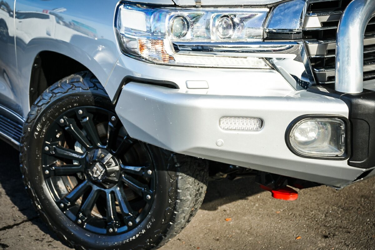 Toyota Landcruiser image 2