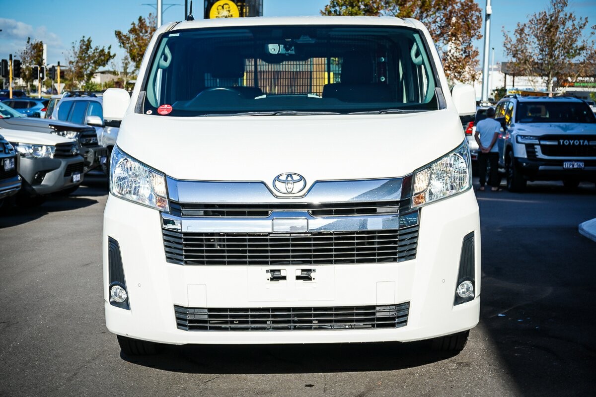 Toyota Hiace image 3