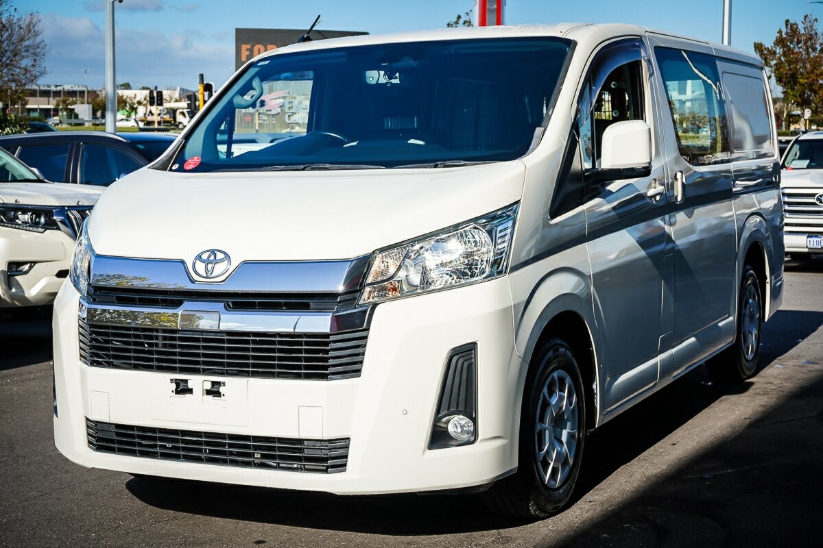Toyota Hiace image 4