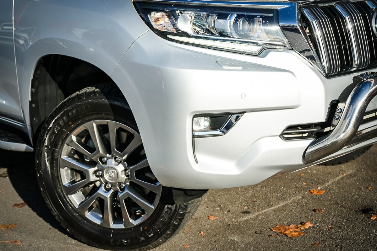 Toyota Landcruiser Prado image 2
