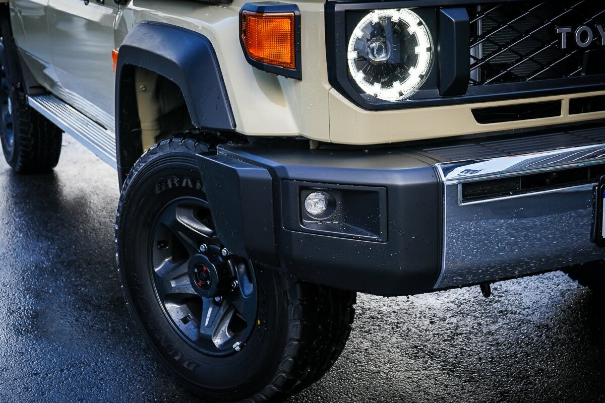 Toyota Landcruiser image 2