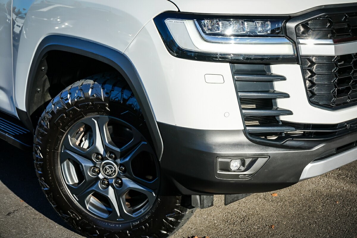 Toyota Landcruiser image 2