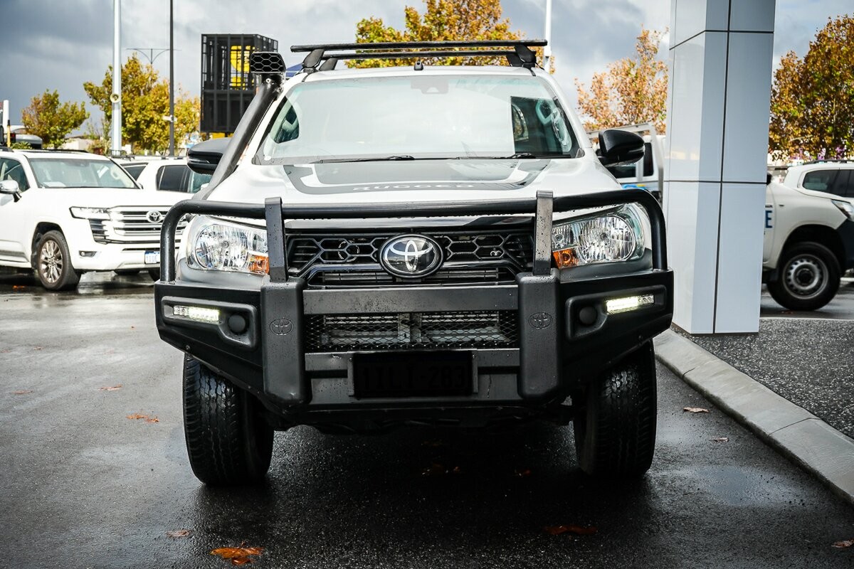 Toyota Hilux image 3