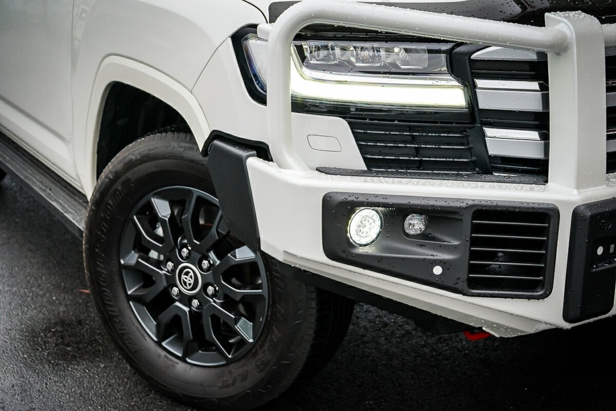 Toyota Landcruiser image 2