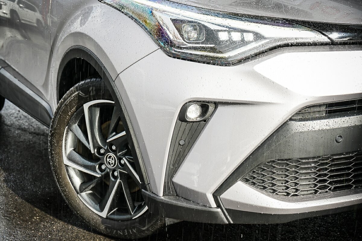 Toyota C-hr image 2