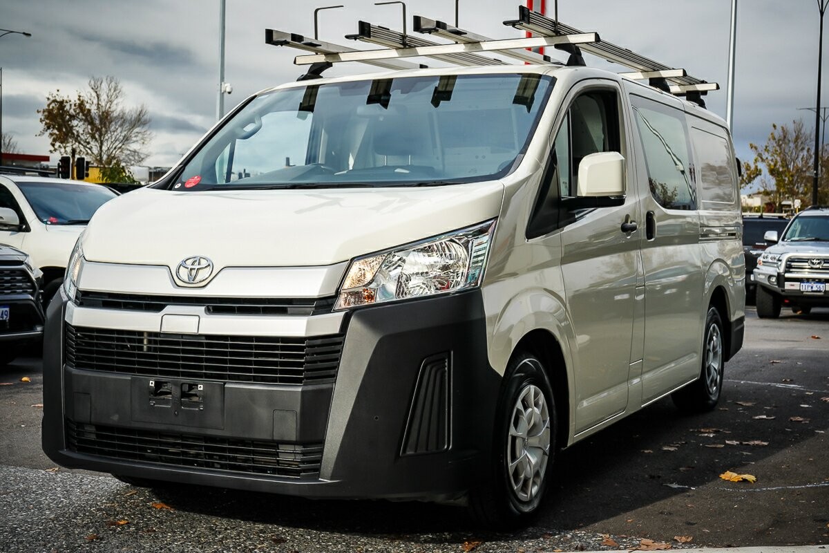 Toyota Hiace image 4
