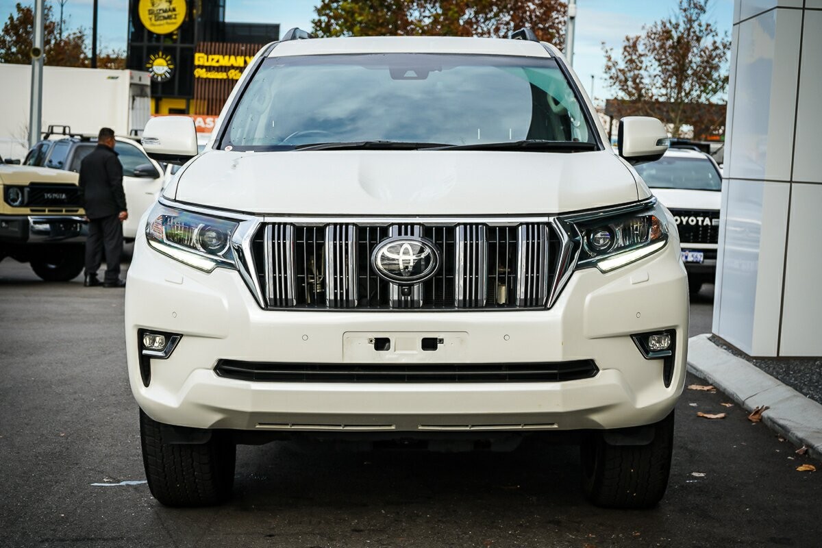 Toyota Landcruiser Prado image 3