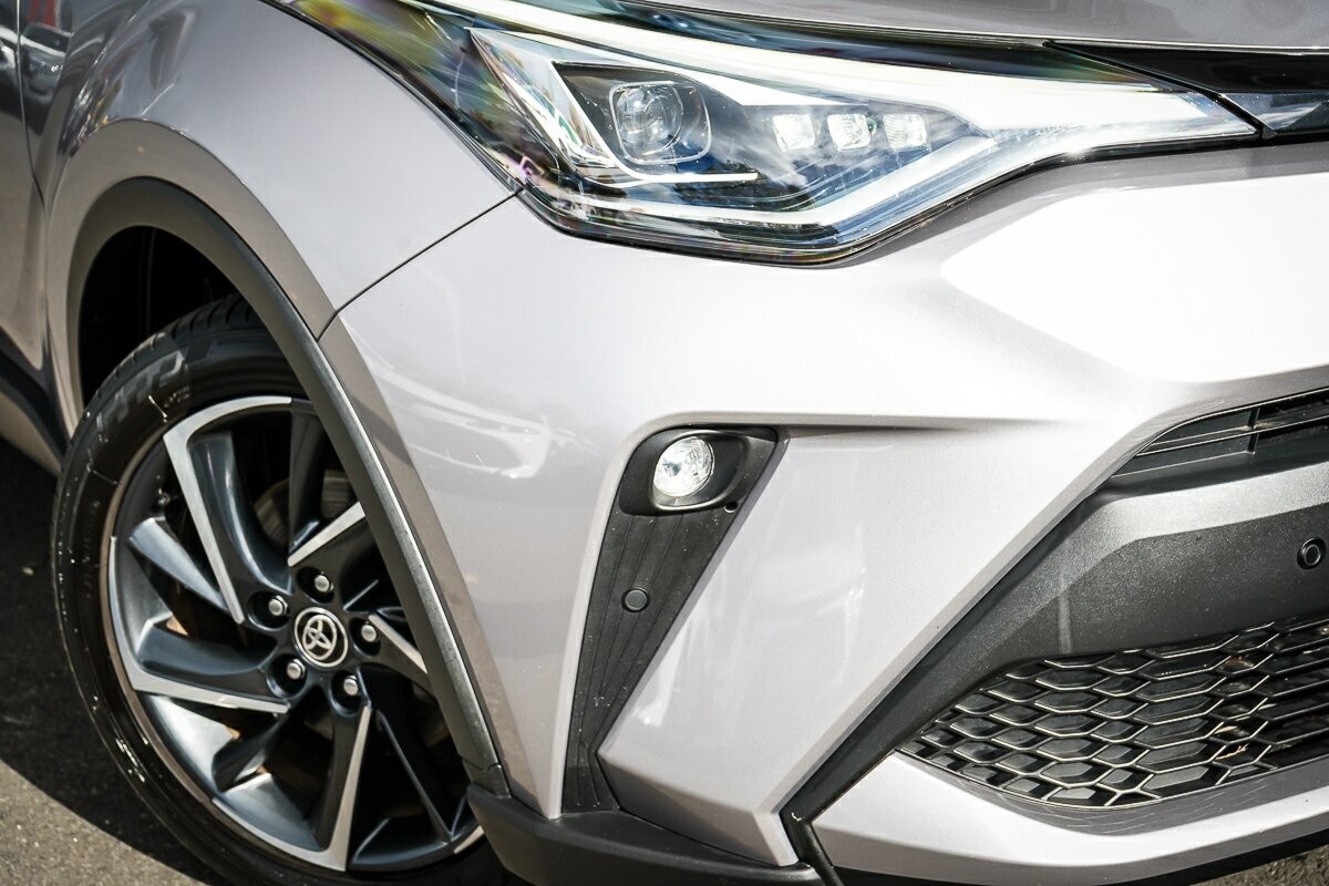 Toyota C-hr image 2