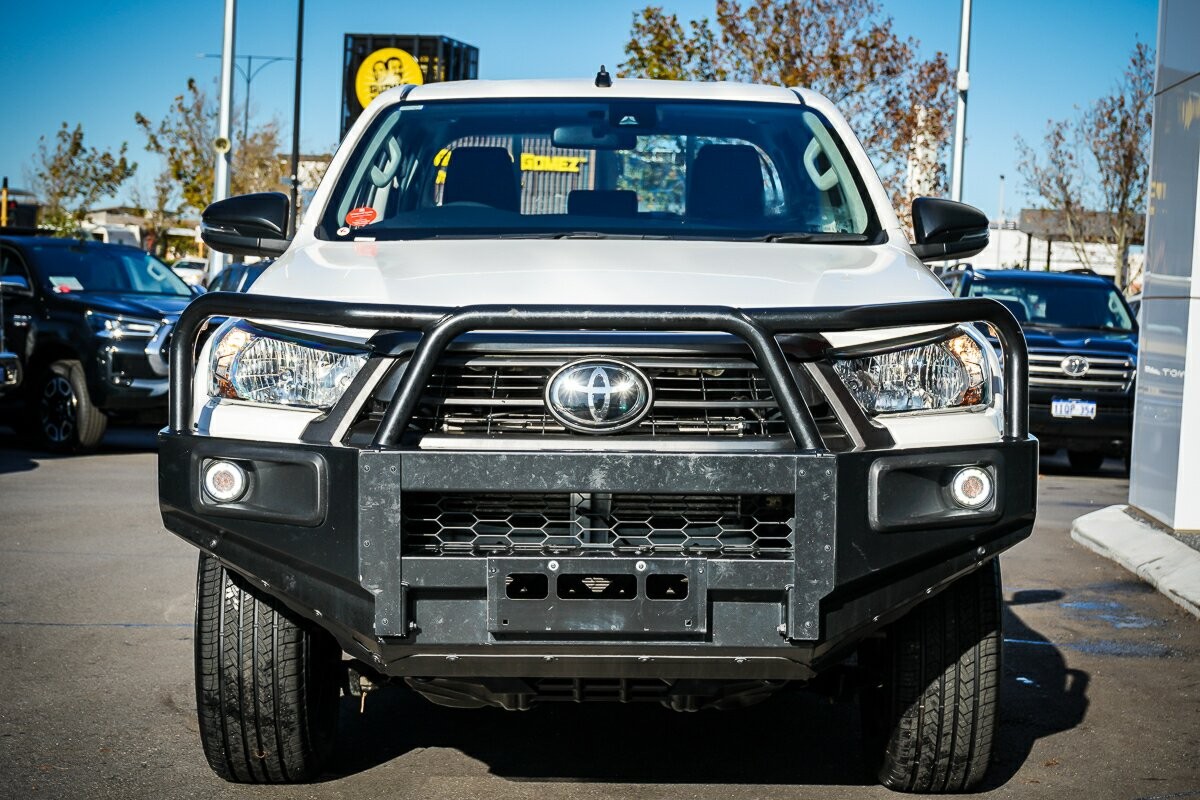 Toyota Hilux image 3