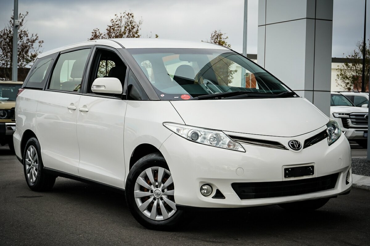 Toyota Tarago image 1