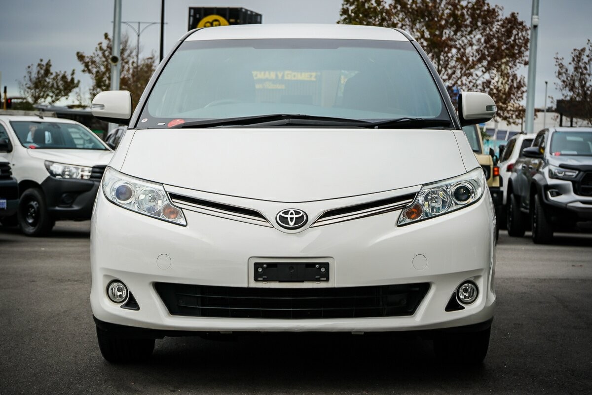 Toyota Tarago image 3